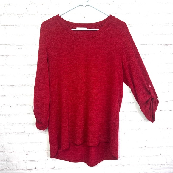 Coco and Main Tops - 🏷️|•COCO AND MAIN•| Red 3/4 Sleeve Top